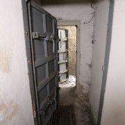 w cieniu linii kolejowej 32